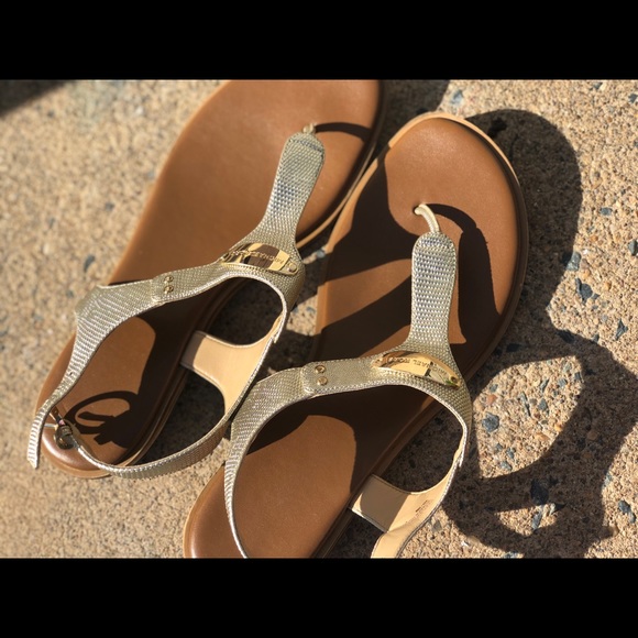 Micheal Kors Sandals set - Picture 9 of 12